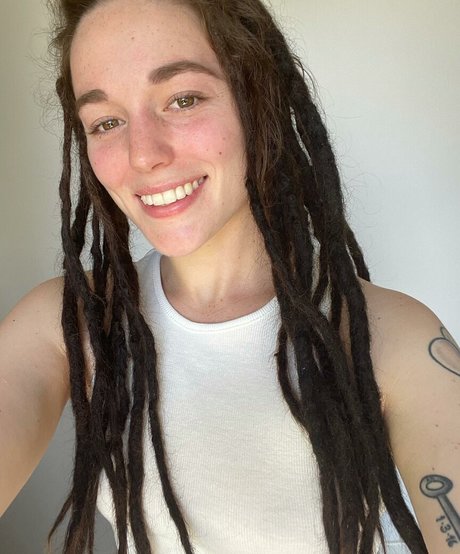 Skye Sharp star erotic image