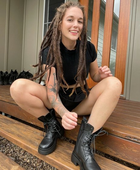 Skye Sharp model xxx pic