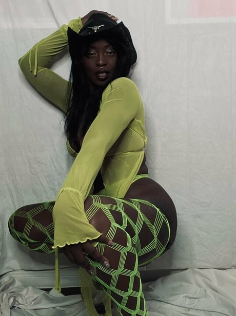 Deebott nude model photos