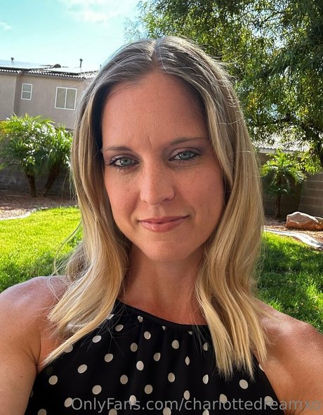 charlottedreamxo star hot photo
