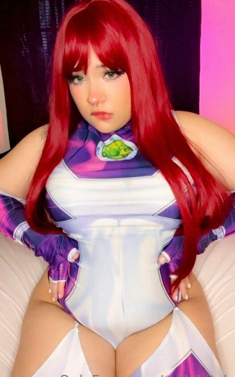 evilebitch hot model photo