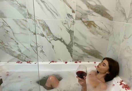 Vlaeria model nudes archive