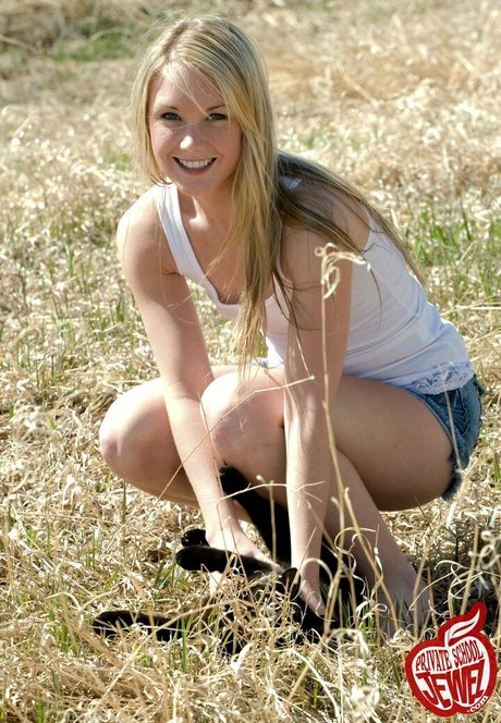 ThisYearsModel model erotic photos