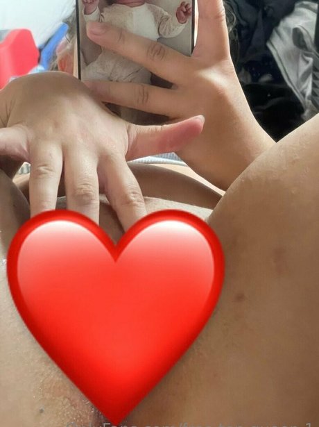 free top queen 1 model adult photo