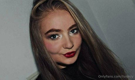 livionly sexy model img