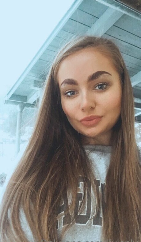 livionly nice model photo