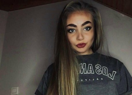 livionly hot actress photo