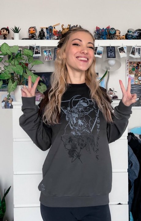 Echochlo star erotic photo