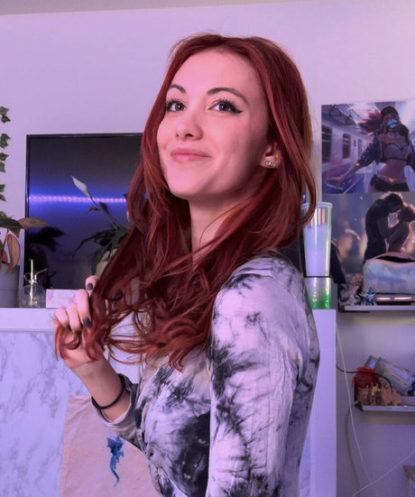 Echochlo model naked images