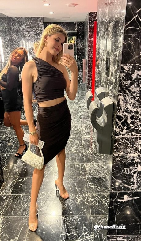 Eugenie Bouchard nude model archive