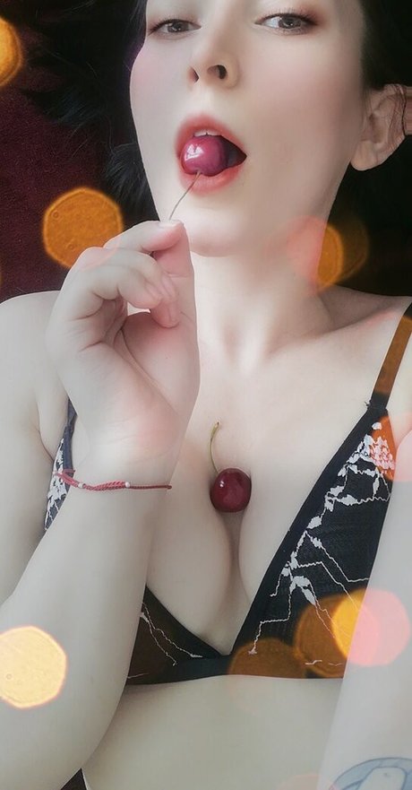 Olya Holmes model porn images