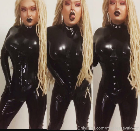 mistressyumi star perfect pics