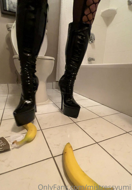 mistressyumi nude star pics