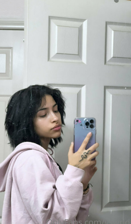 Vswrld exclusive actress picture