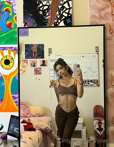 Vswrld model nice pics