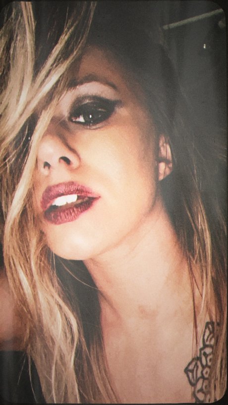 LUCYLUXx pornstar top image