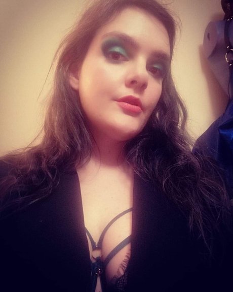 LadyShibariFindom star exclusive pics