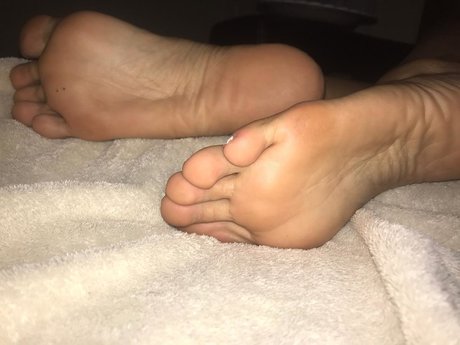 Mary Pearson model top picture