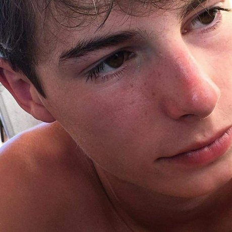 Thefixo model beautiful image