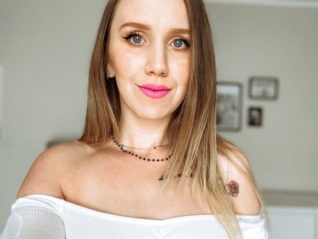 Marta Detmer naked actress gallery