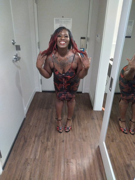 CreamMarie sex model picture