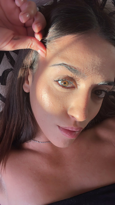 Chiara 8 exclusive model image