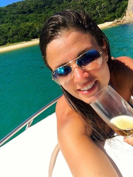 Raphaella Carvalho star nice img