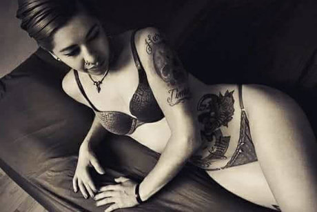 La Galla naked model pic