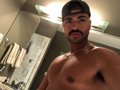 RJ Dumont exclusive pornstar image