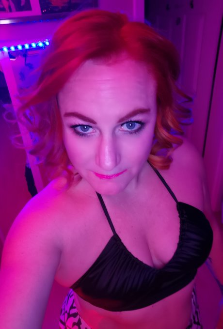 MadameRouge erotic actress picture