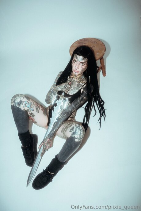 Piixiequeen sexy model photo