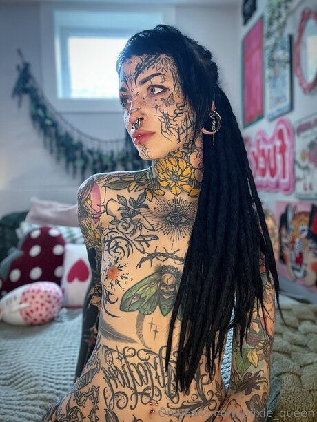 Piixiequeen nude model pics