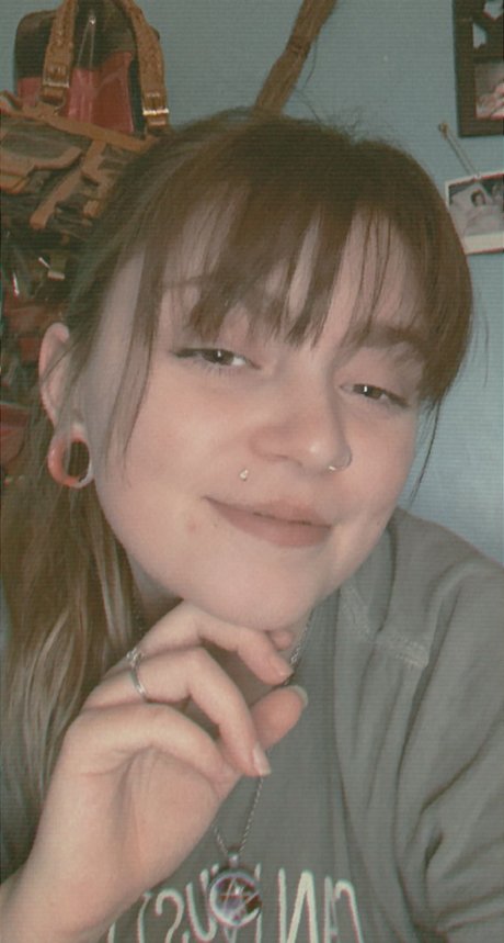 Petitefoxx model naked picture