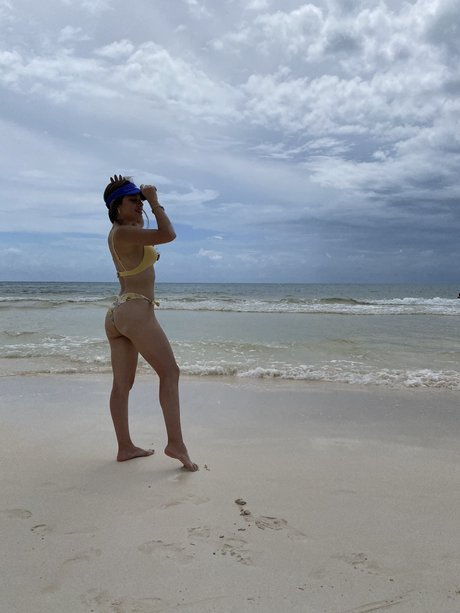 TRAIN WITH ALI sex star pictures