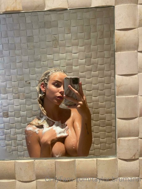 Taylor Brumann model pretty img