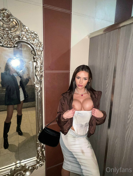 Tayleah Jade hot pornstar gallery