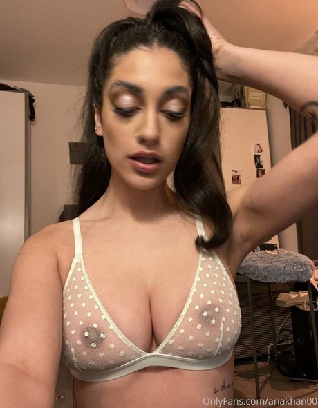 Aria Khan model hd images