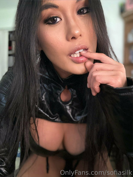 Sofia Silk beautiful actress images