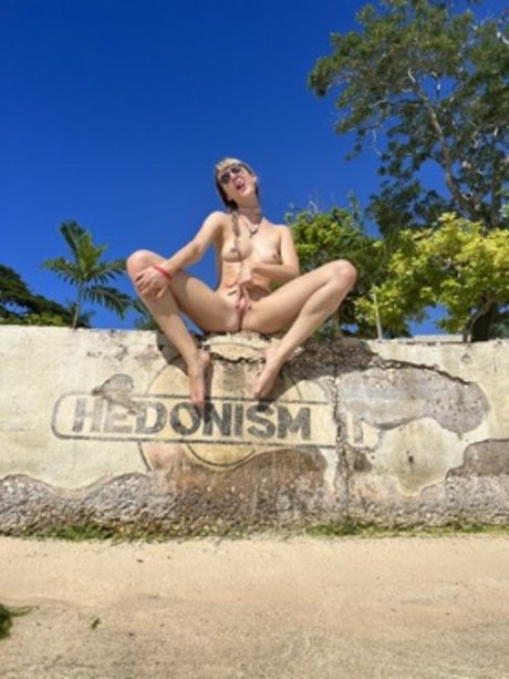 KittenwithFangs high quality model images