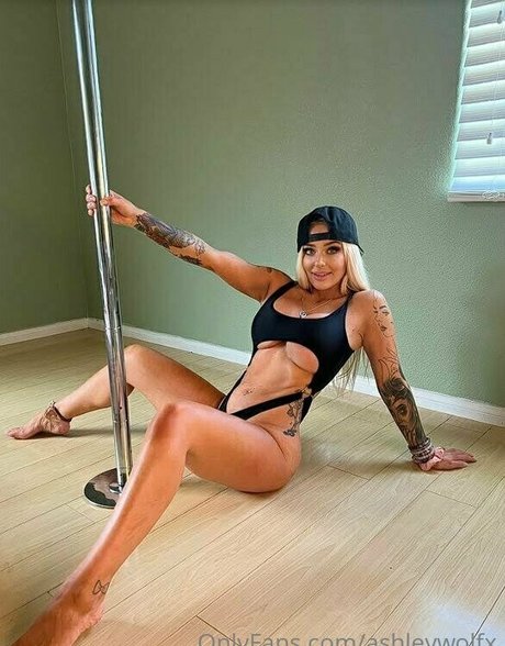 Ashley wolf model photo