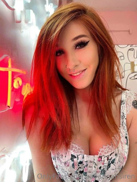 Savannah Siren star pretty photo