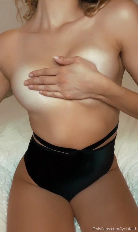 Lycia Faith star sexy pictures