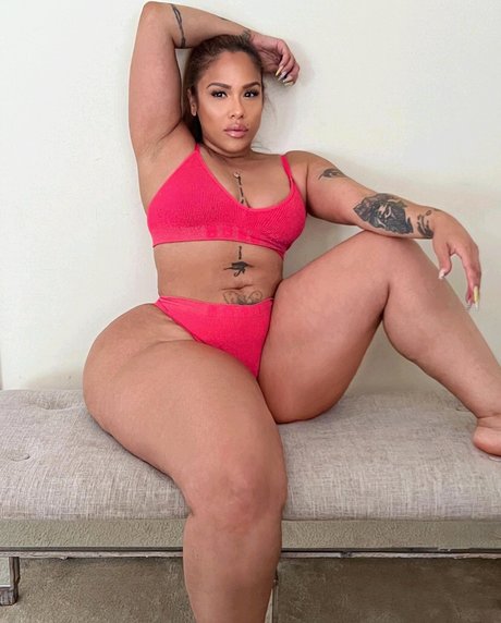 Scarlett Cakez nudes model archive