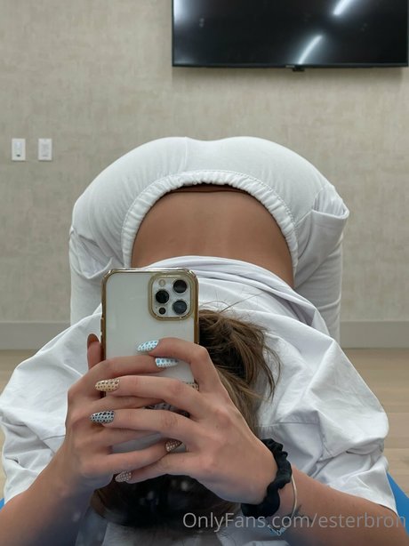 Esterbron nude star pic