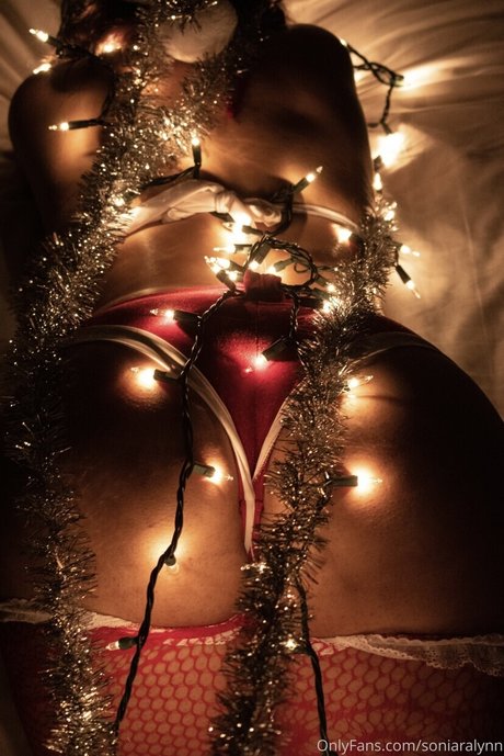 Soni Aralynn adult model img