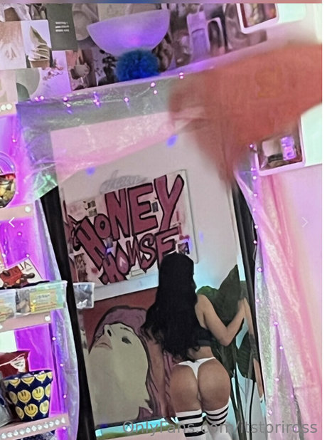 Tori Ross hot actress img