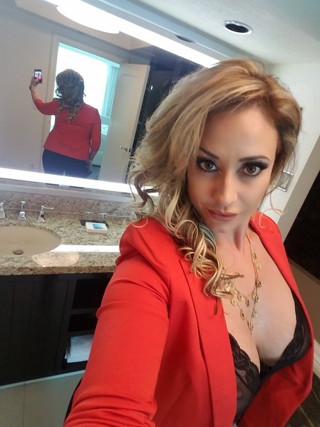 Eva Notty model exclusive pics