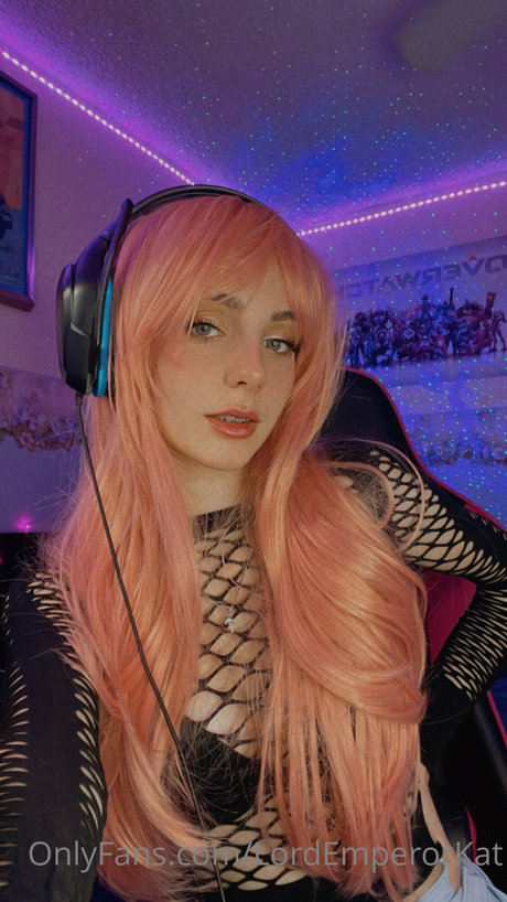 Kat ONLINE NOW model porn picture