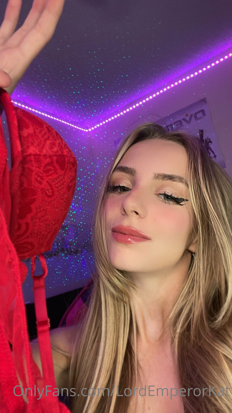 Kat ONLINE NOW pornstar sex gallery