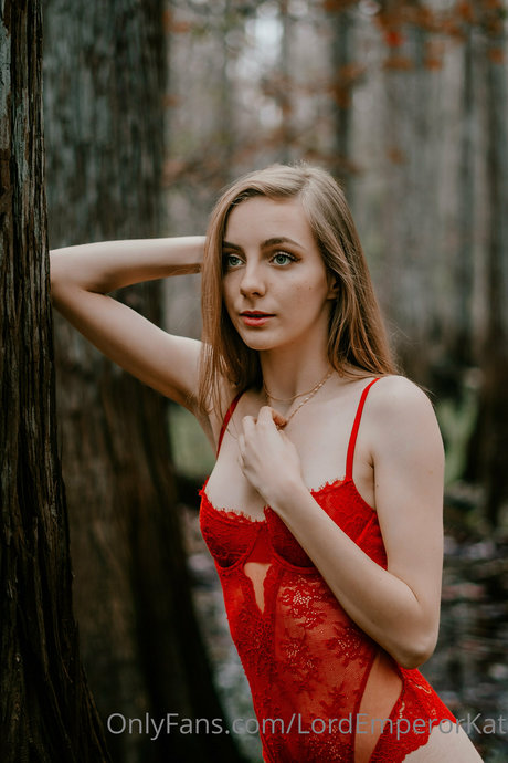 Kat ONLINE NOW star sex pics